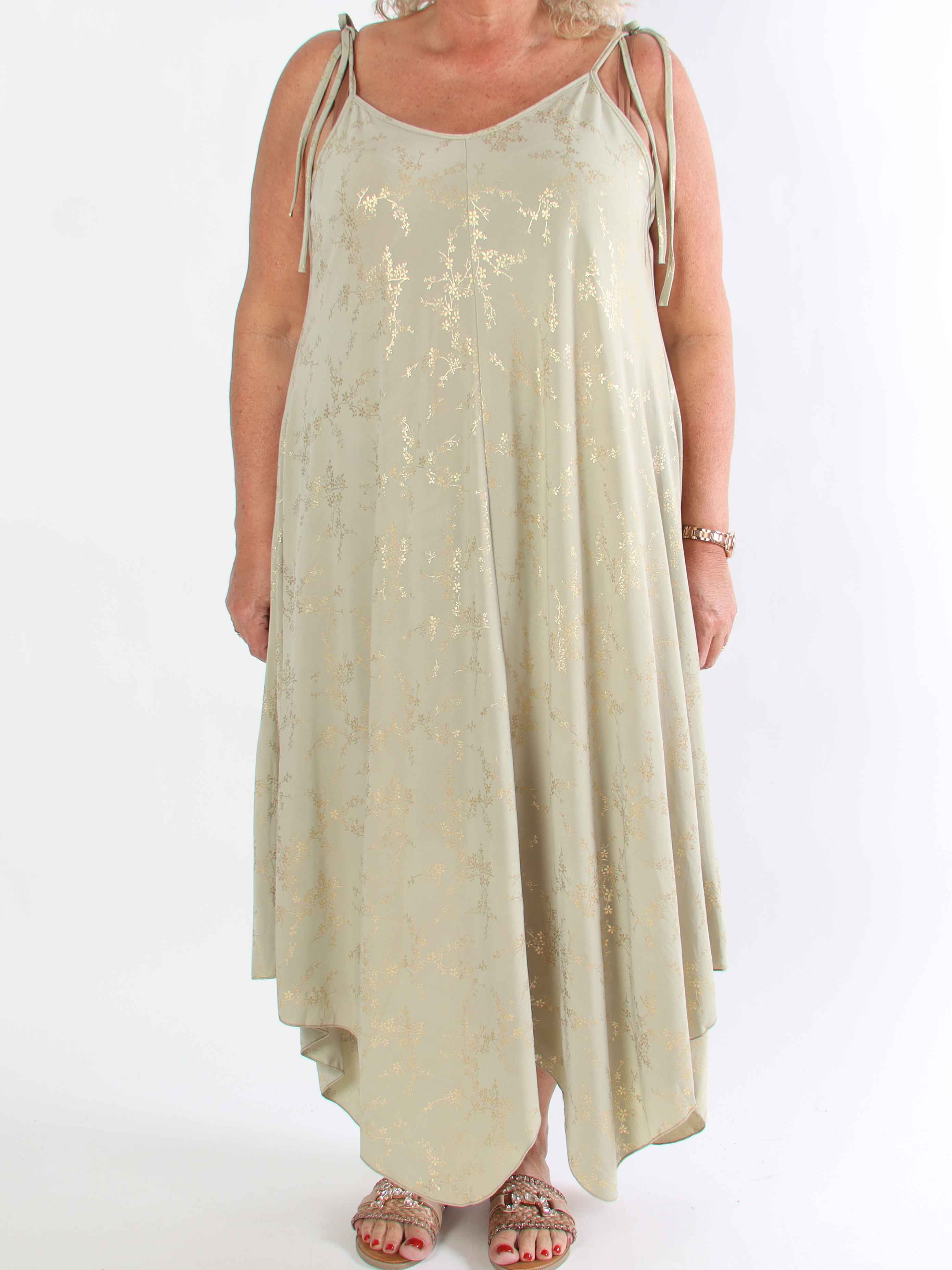 Maisie Gold - Plus size stropkjole i elastisk stof med guld print